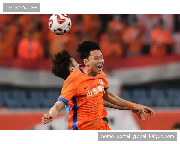 山东泰山阿尔瓦罗预判精准卡位及时，三中卫体系核心作用明显